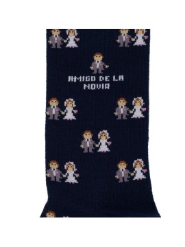 Socksandco-Socken mit dem Design des Bräutigams und dem Detail "Freund der Braut" in Marineblau